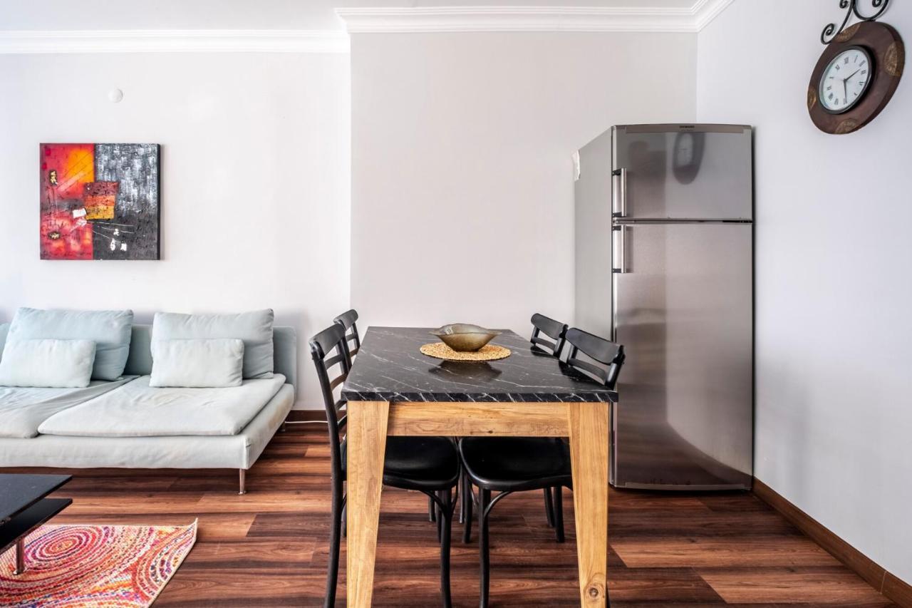 Sleek Flat 50 M To Bull Statue In Kadikoy Apartment Istanbul Luaran gambar