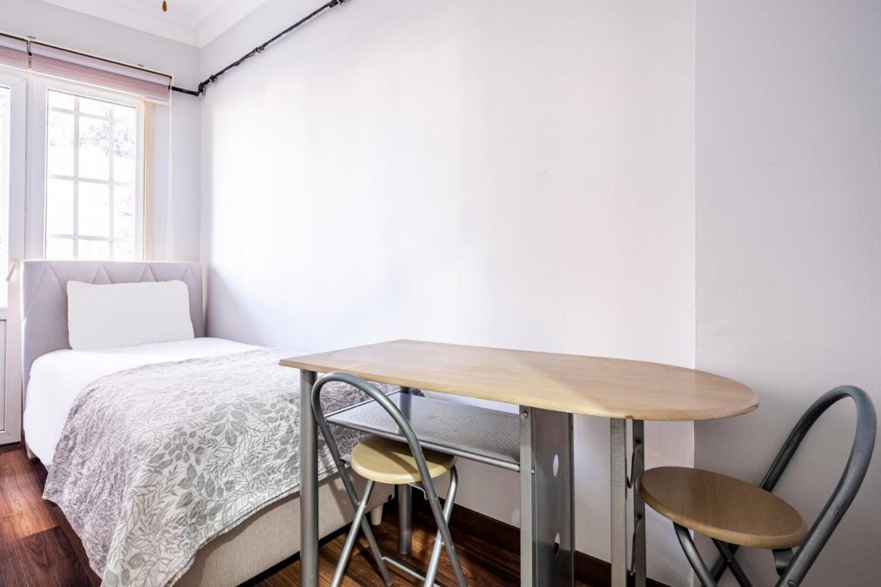 Sleek Flat 50 M To Bull Statue In Kadikoy Apartment Istanbul Luaran gambar