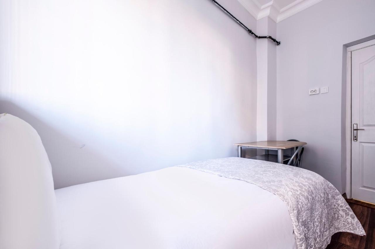 Sleek Flat 50 M To Bull Statue In Kadikoy Apartment Istanbul Luaran gambar
